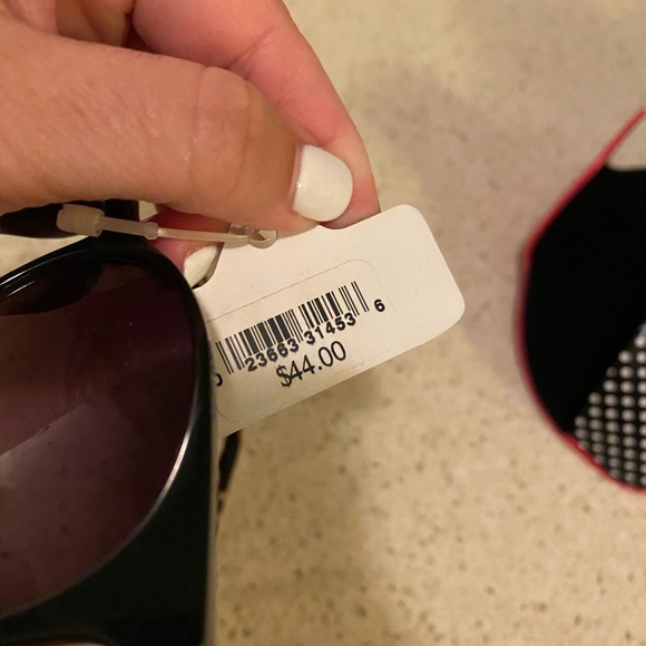 Sunglasses -NWT - Picture 3 of 5